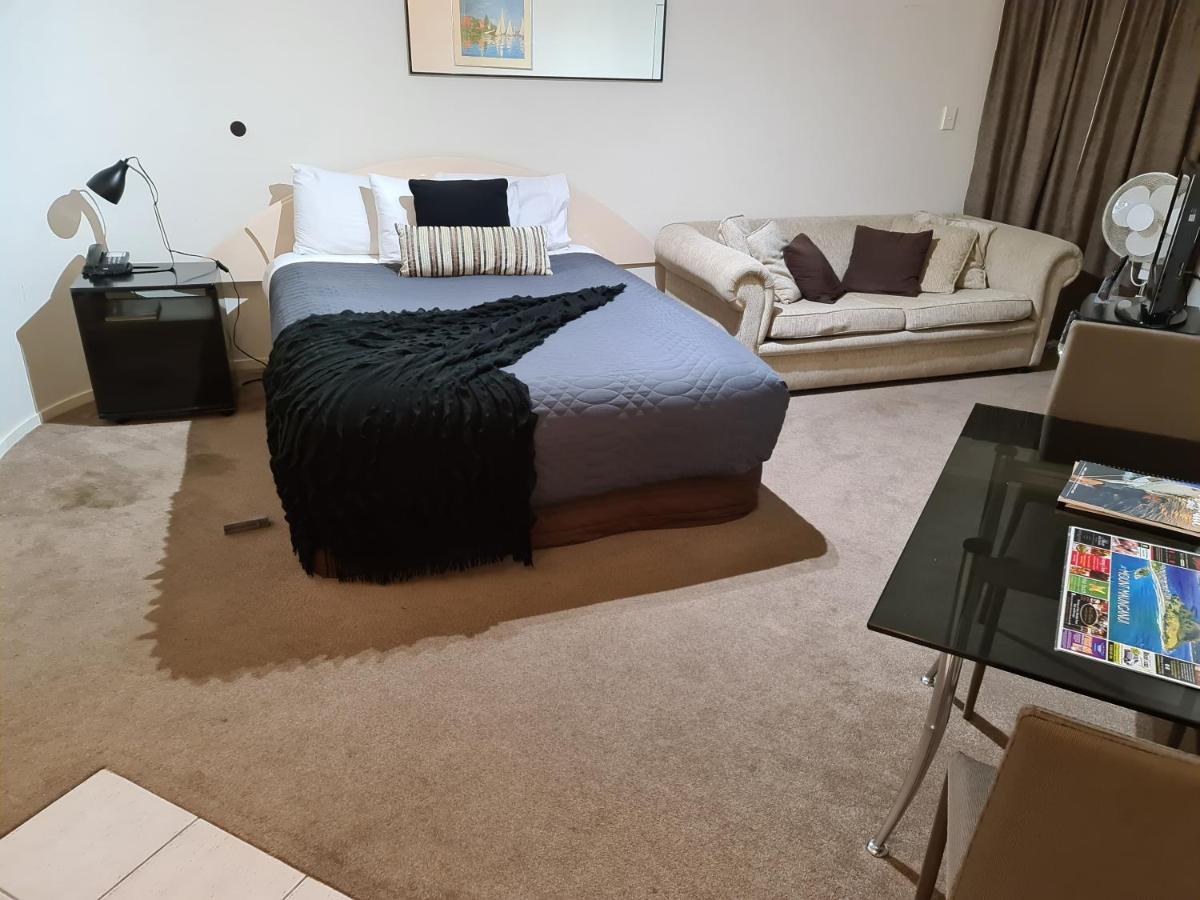 מאונט מאונגאנוי Oceanside Resort Internal Ground Floor Studio Unit Privately Owned In Mt Maunganui No External Window Or Air Conditioning מראה חיצוני תמונה